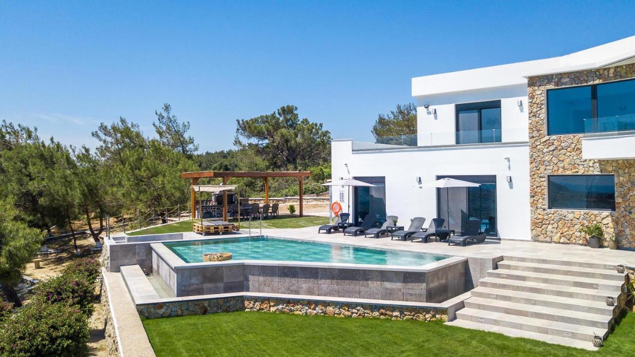 Villa Indira Kalithies Exteriör bild