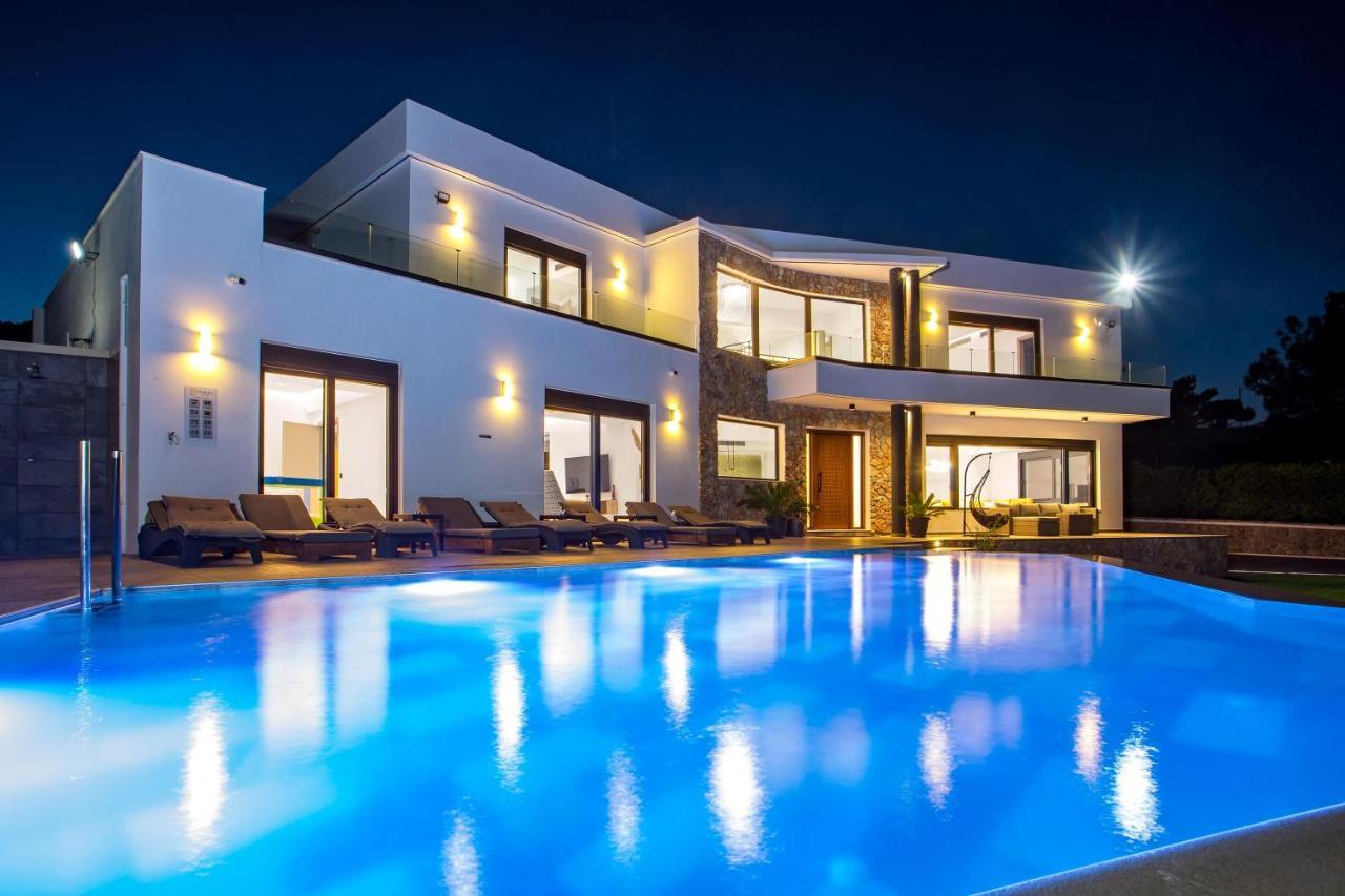 Villa Indira Kalithies Exteriör bild